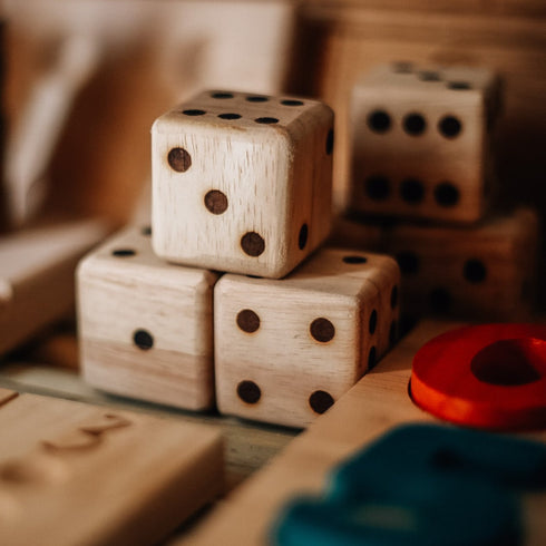 QTOYS - Wooden Dice (Set of 6)